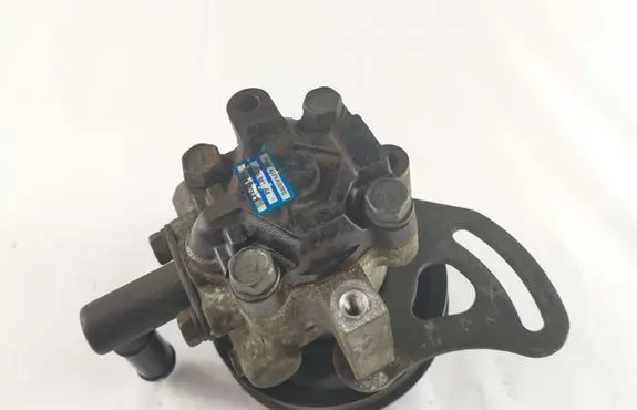 Chevrolet Aveo Power steering pump 96981064