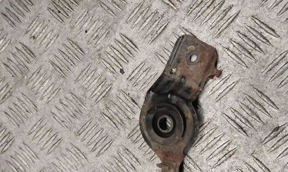 Nissan Primera Radiator mount bracket 