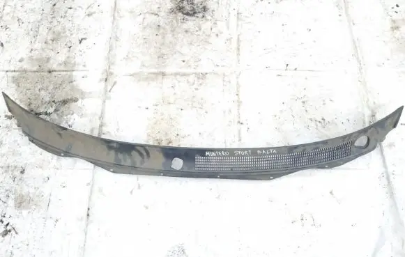 Mitsubishi Pajero Sport I Wiper trim mr221996