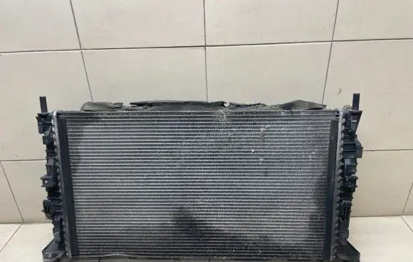 Ford Focus C-MAX Coolant radiator 3M5H8005TL
