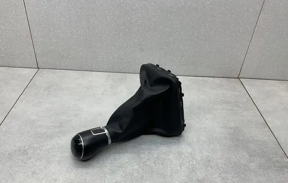 Volkswagen Golf VII Gear lever shifter trim leather/knob