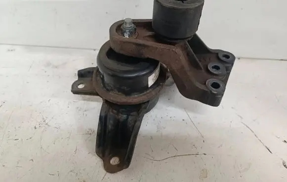 KIA Sportage Engine mount bracket