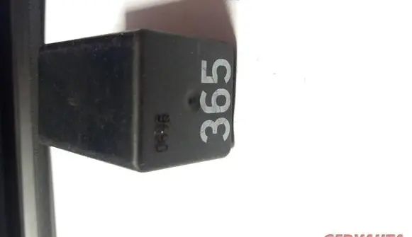 Volkswagen PASSAT B5 Other relay 8D0959257