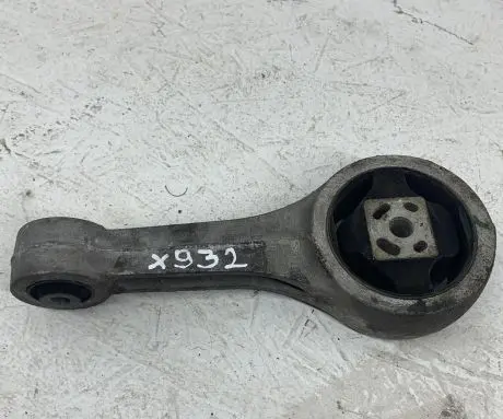 Volkswagen Golf VII Engine mount bracket PX0046