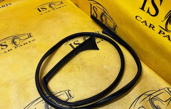 Mercedes-Benz CLS C218 AMG Rubber seal rear door window/glass A2187200978
