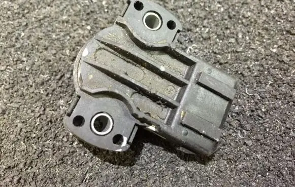 Volkswagen Transporter - Caravelle T4 Throttle valve position sensor 215087