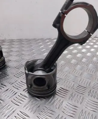 KIA Sorento Piston with connecting rod J5AC