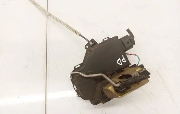 Audi A6 S6 C5 4B Front door lock 