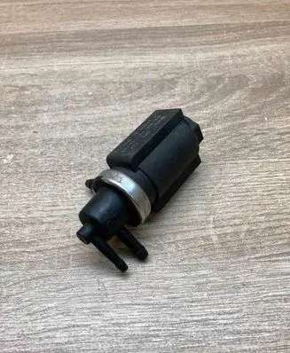 Audi A4 S4 B5 8D Turbo solenoid valve 8D0906627 72190332