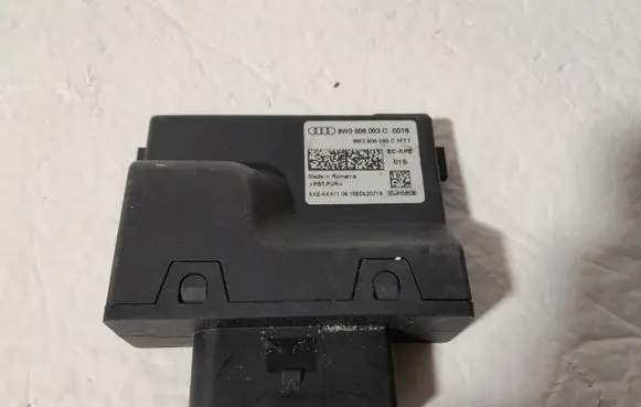 Audi A4 S4 B9 Fuel injection pump control unit/module 8W0906093C