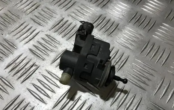 Headlight level adjustment motor