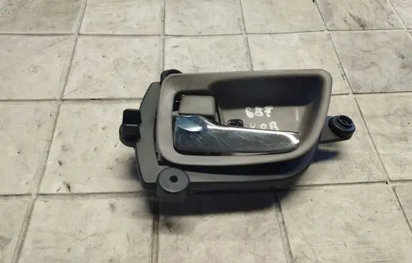 Mitsubishi Grandis Front door interior handle MN1053359