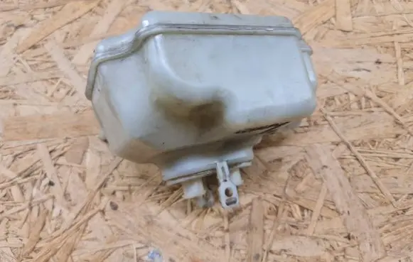 Skoda Octavia Mk2 (1Z) Brake fluid reservoir 1K1611301C 03350886321