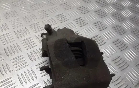 Volkswagen Polo IV 9N3 Front brake caliper