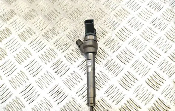 BMW 5 F10 F11 Fuel injector 0445110617 7810702