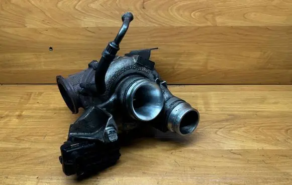 BMW 5 F10 F11 Turbo 779975807 Bmw75820310FR1165 258203
