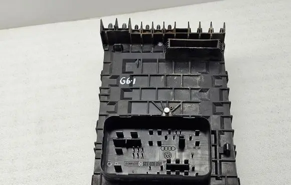 Volkswagen Golf VI Fuse module 1K0937125D