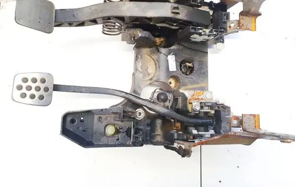Opel Insignia A Brake pedal 13272907 304707