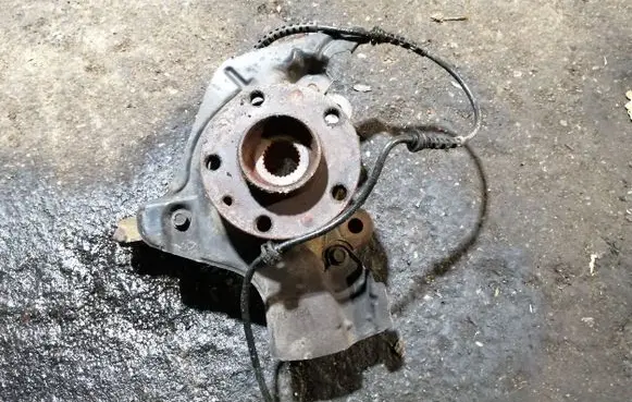 Fiat 500L Front wheel hub