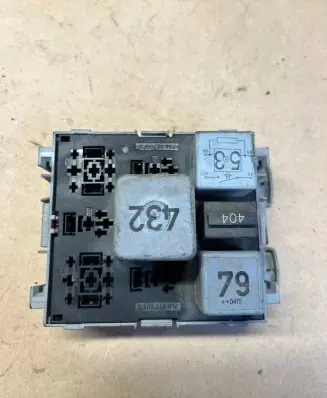 Volkswagen Touareg I Relay mounting block 7L0937503A