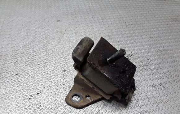 KIA Sorento Engine mount bracket