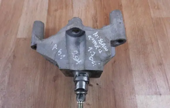 Nissan X-Trail T32 Engine mount bracket 112534BE1A
