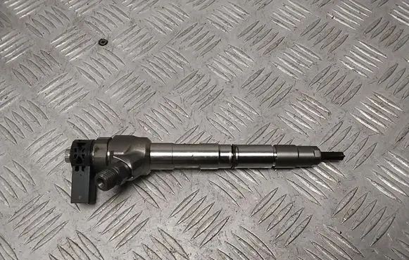 Skoda Octavia Mk4 Fuel injector 04L130277AE