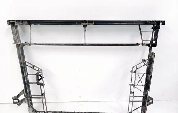 Volkswagen Touareg II Radiator mount bracket 7P0121201J 7P0121093