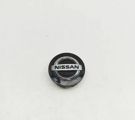 Nissan Leaf II (ZE1) R20 wheel hub/cap/trim 40342BR01A