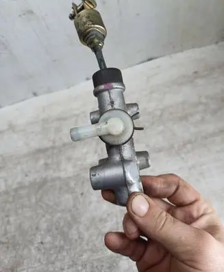Toyota Avensis Verso Clutch master cylinder