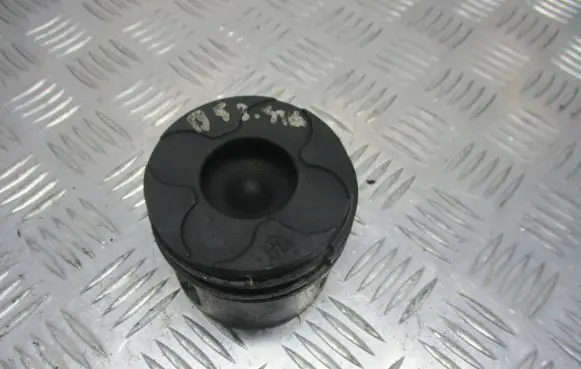 Volkswagen PASSAT B5.5 Piston 
