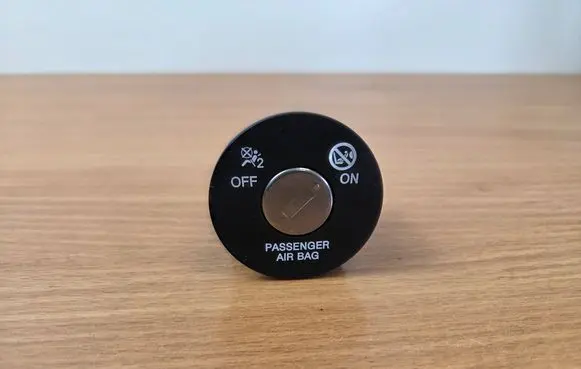 Hyundai i20 (BC3 BI3) Passenger airbag on/off switch 