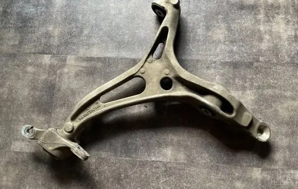 Mercedes-Benz ML W164 Front lower control arm/wishbone 000062366106