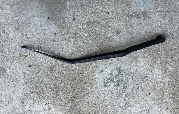 Mitsubishi Lancer Evolution Front wiper blade arm