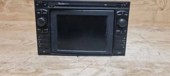 Radio/CD/DVD/GPS head unit
