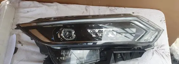 Nissan Qashqai Headlight/headlamp 10019011