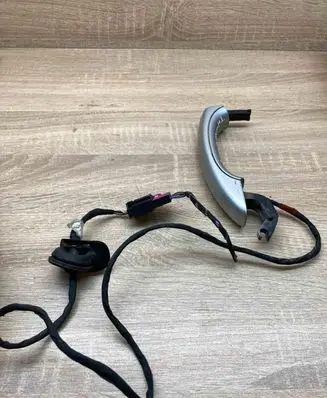 Volkswagen Touareg I Rear door exterior handle 7L6839205 6Q0972711