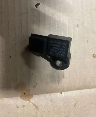 Nissan X-Trail T32 Turbo air boost pressure sensor 0281006108 H8201038353