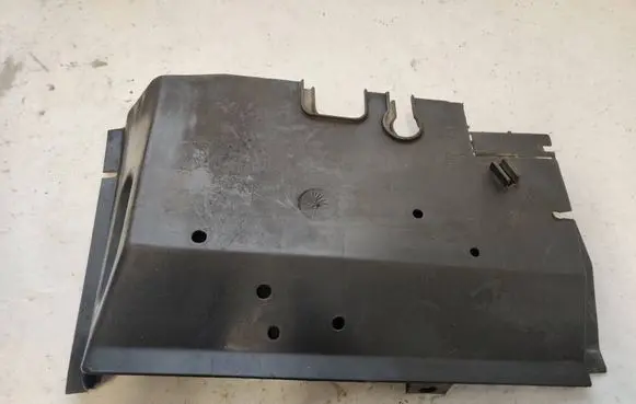 Volkswagen Transporter - Caravelle T4 Battery tray heat shield 7D0915437
