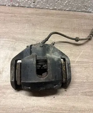 BMW 5 E60 E61 Front brake caliper 6030324