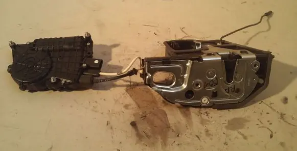 BMW 7 F01 F02 F03 F04 Front door soft close latching motor 7185690 4152309800