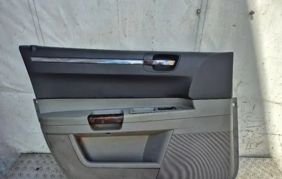 Chrysler 300 - 300C Front door card panel trim OYH311DBAF VF10003G2Q3 1050211TRMA