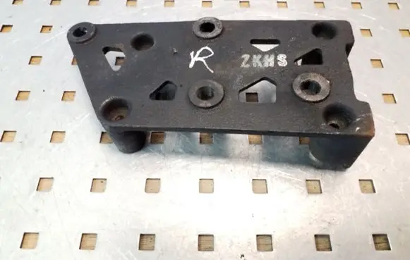 Hyundai Terracan Engine mounting bracket