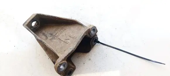 Volkswagen PASSAT B5 Engine mounting bracket 800399113AB