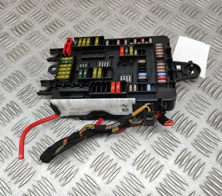 BMW M4 F82 F83 Fuse module 9337880 9337884