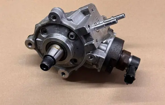 Peugeot 308 Fuel injection high pressure pump 9817903080 0445010761