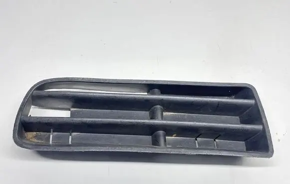 Volkswagen Golf IV Front bumper lower grill 1J0853665B