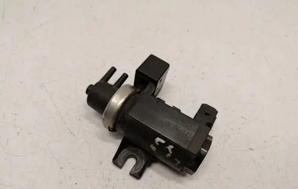 BMW 5 E39 Valve vacuum 2247906 11742247906 11747796634