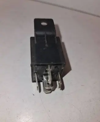 Volkswagen PASSAT B3 Other relay SCB1M1240