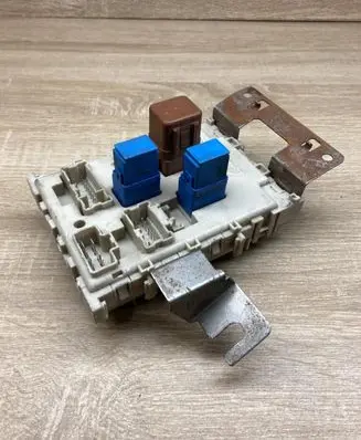 Nissan Almera Tino Fuse module 24350BU210